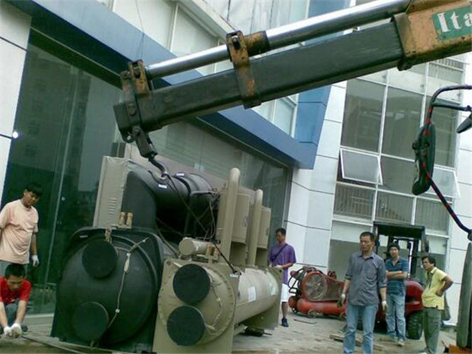 松溪县随车吊和汽车吊的核心区别是什么？哪种更省钱？